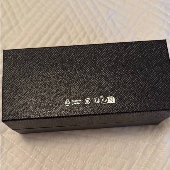 Prada Box - Picture 3 of 3